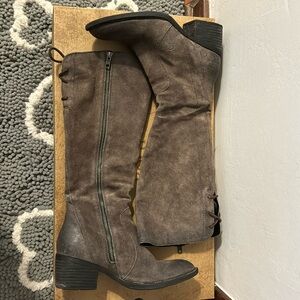 Born Women's Brown Heeled Boots